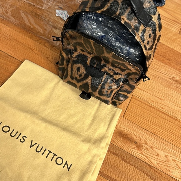 Brand new. The stuffing hasn’t even been taken out of it. - Picture 2 of 3